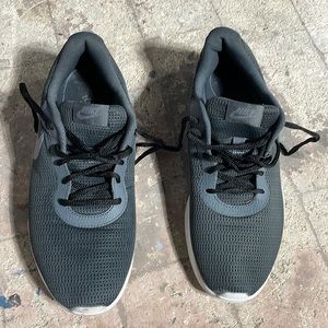 NIKE Tanjun Mesh Sneakers 812654-014 Dark Gray size 11 mens